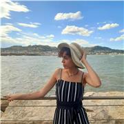 Insegnante di inglese, con esperienza pluriennale in ripetizioni a ragazzi delle scuole medie e superiori. Livello madrelingua